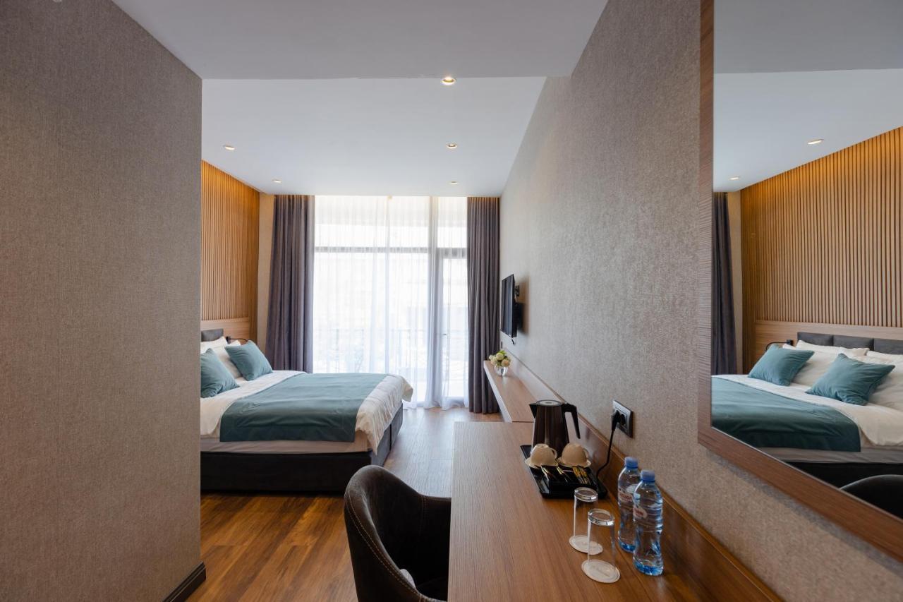 Hotel Monarch Batumi Exteriör bild