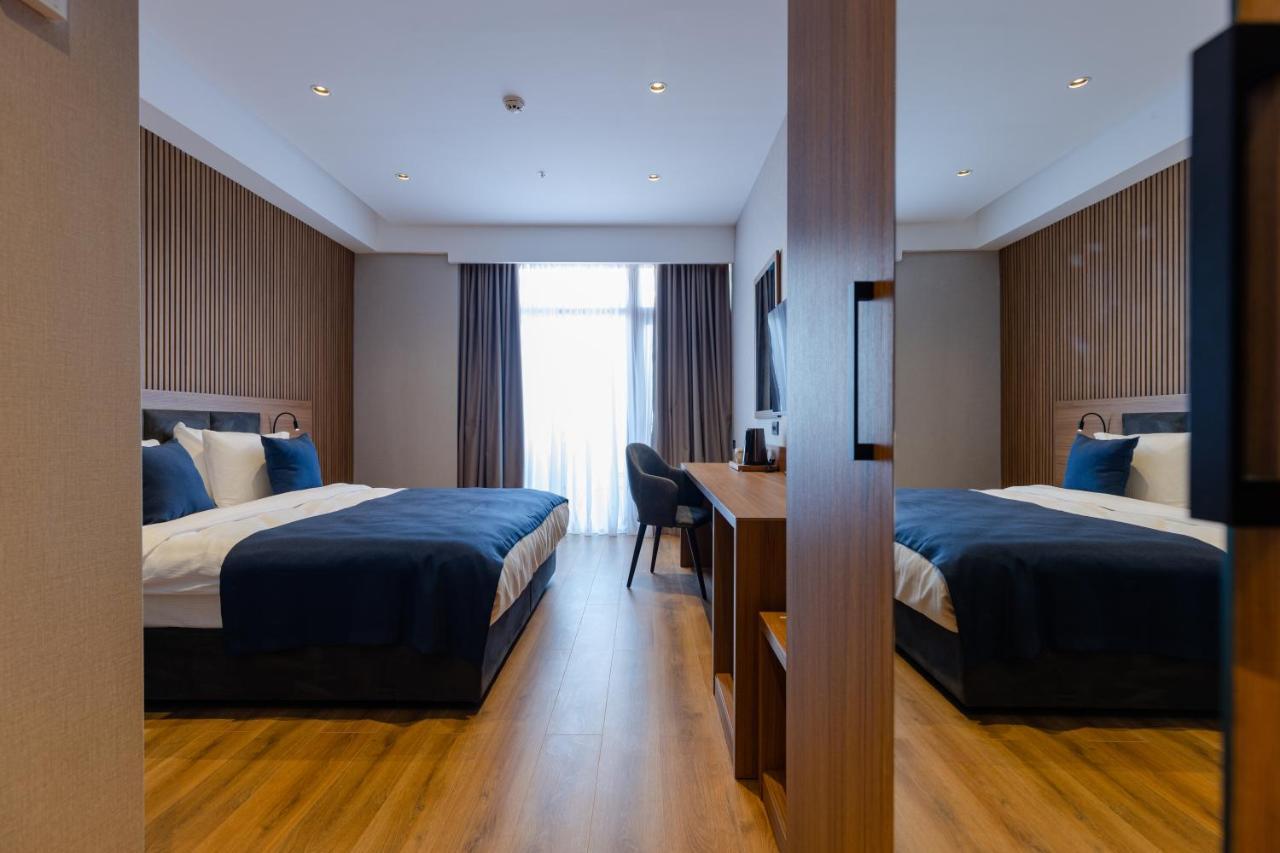Hotel Monarch Batumi Exteriör bild