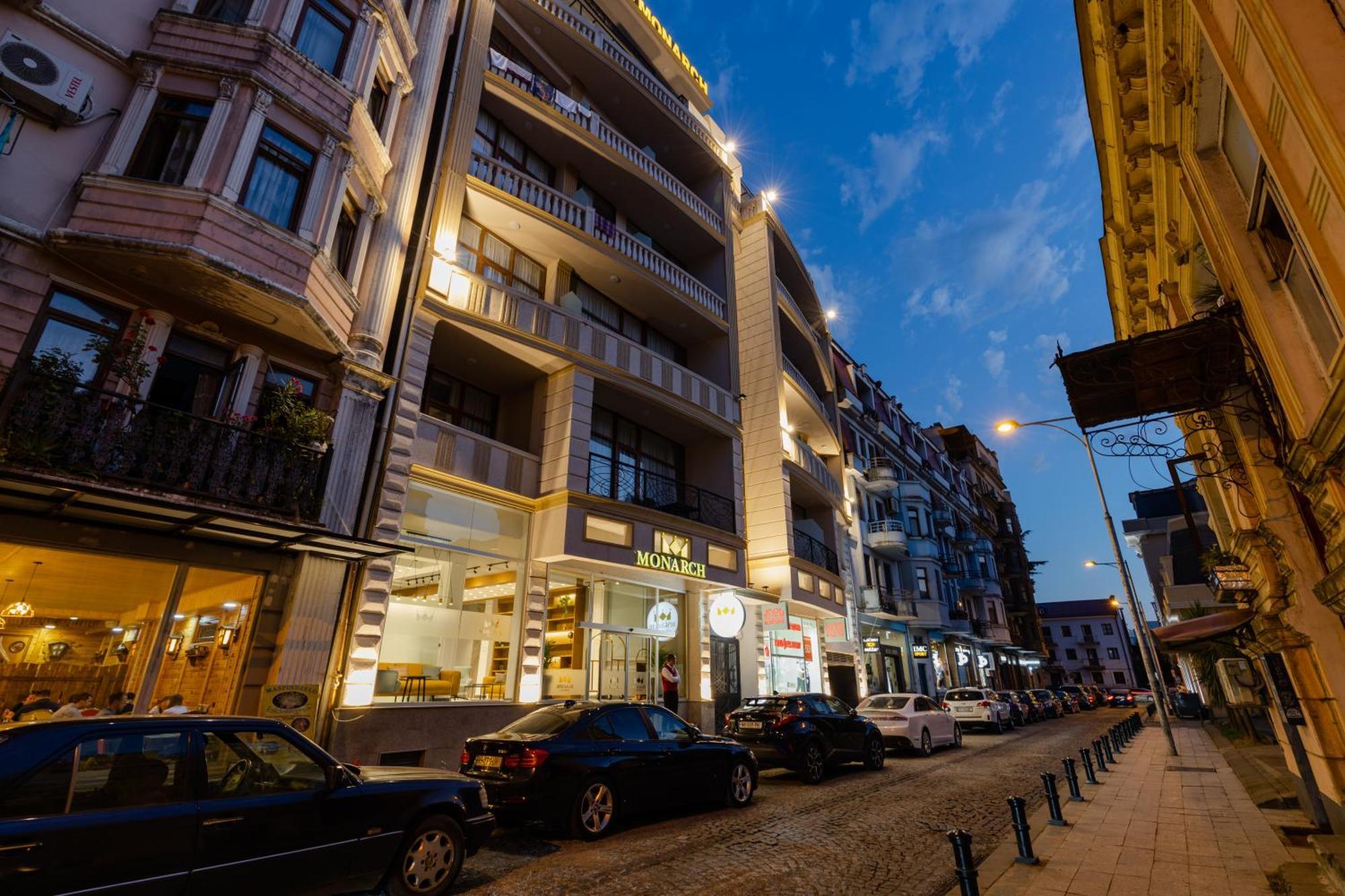Hotel Monarch Batumi Exteriör bild