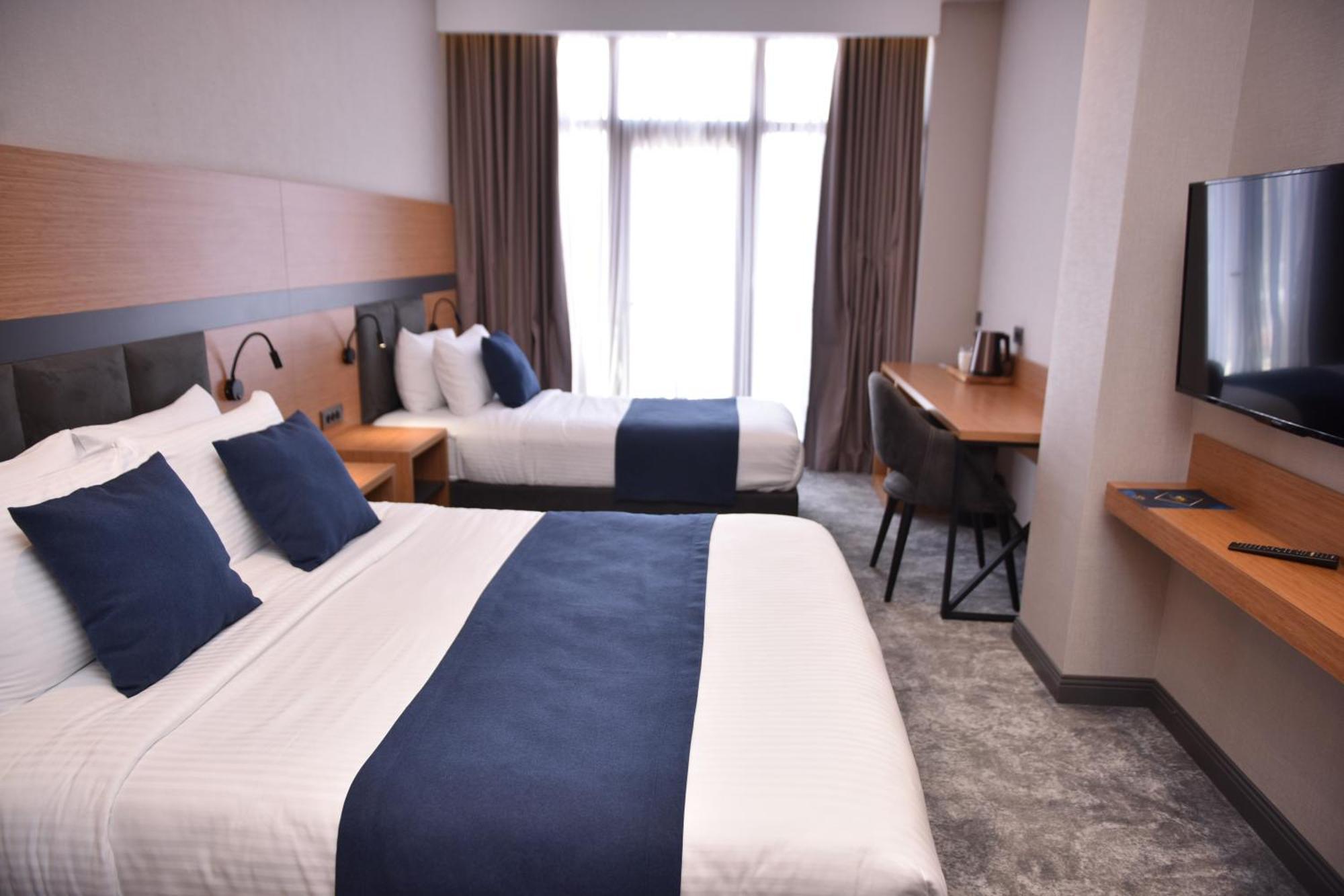 Hotel Monarch Batumi Exteriör bild