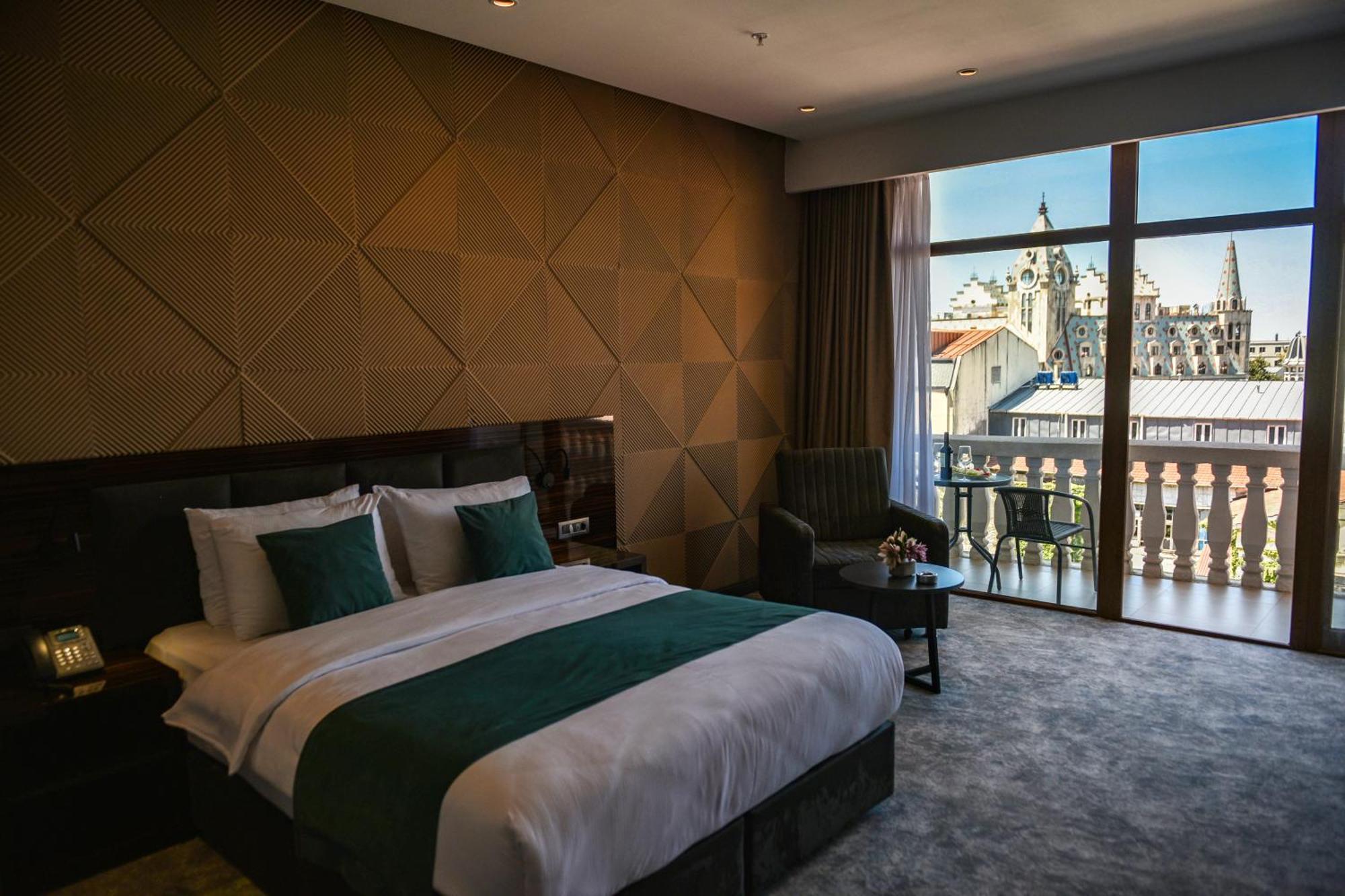 Hotel Monarch Batumi Exteriör bild
