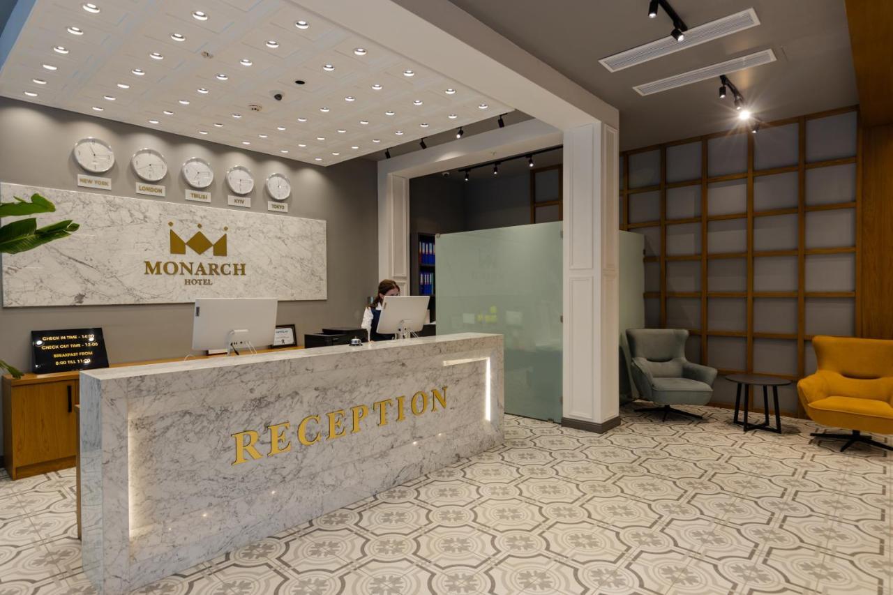 Hotel Monarch Batumi Exteriör bild